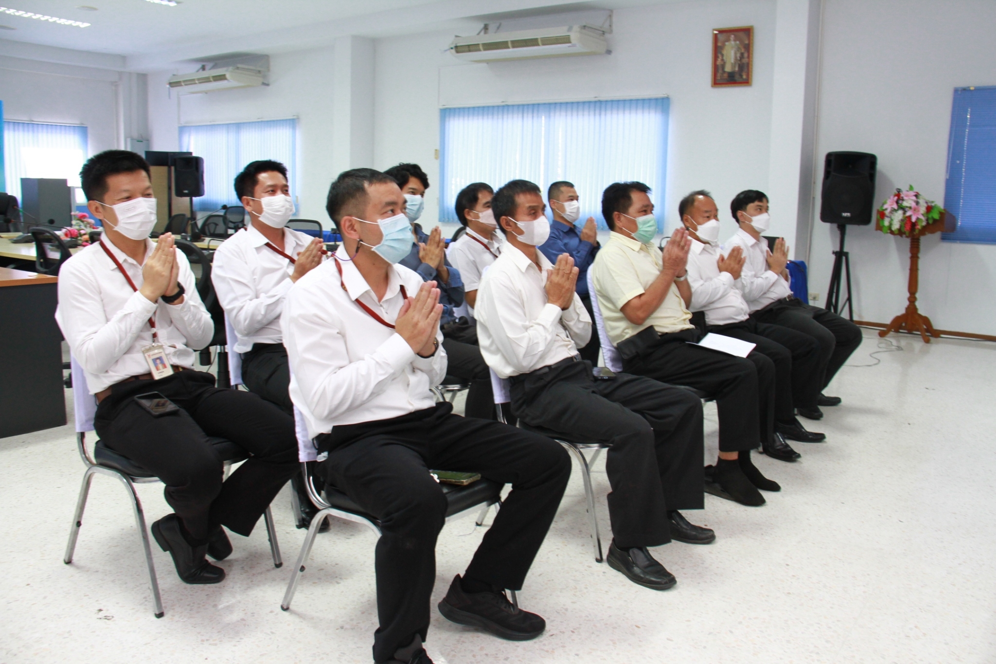LINE_ALBUM_พิธีเจริญพระพุทธมนต์และเจริญจิตตภาวน.jpg