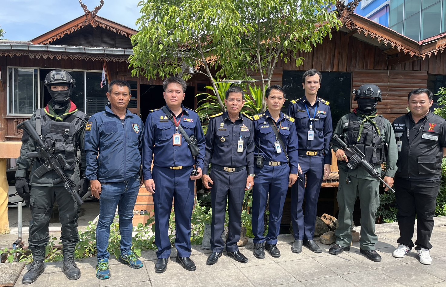 2-ปฏิบัติงาน-กัน-1.jpg