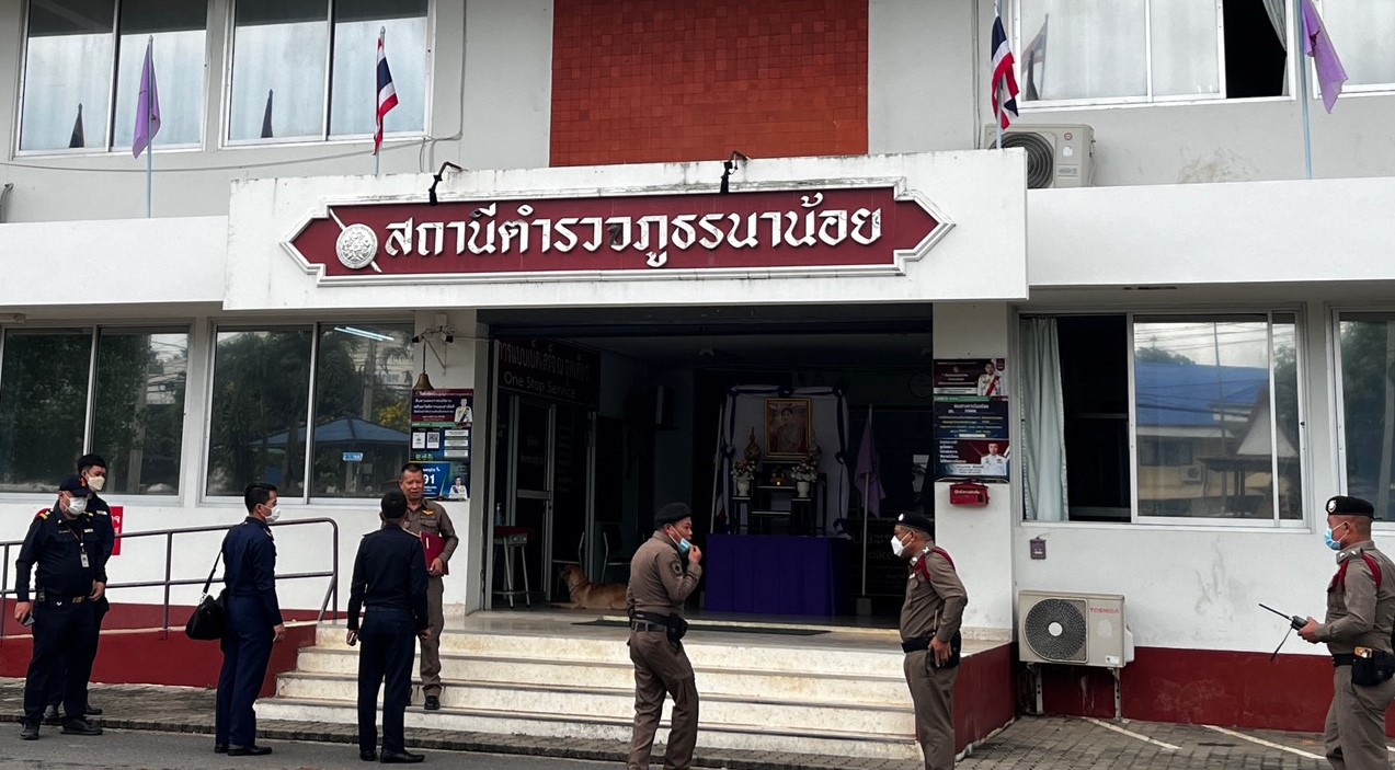 8-ส่งของกลางและผู้ต้องหา-สภ-นาน้อย.jpg